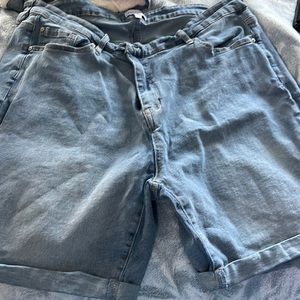 Molly $ issdora short